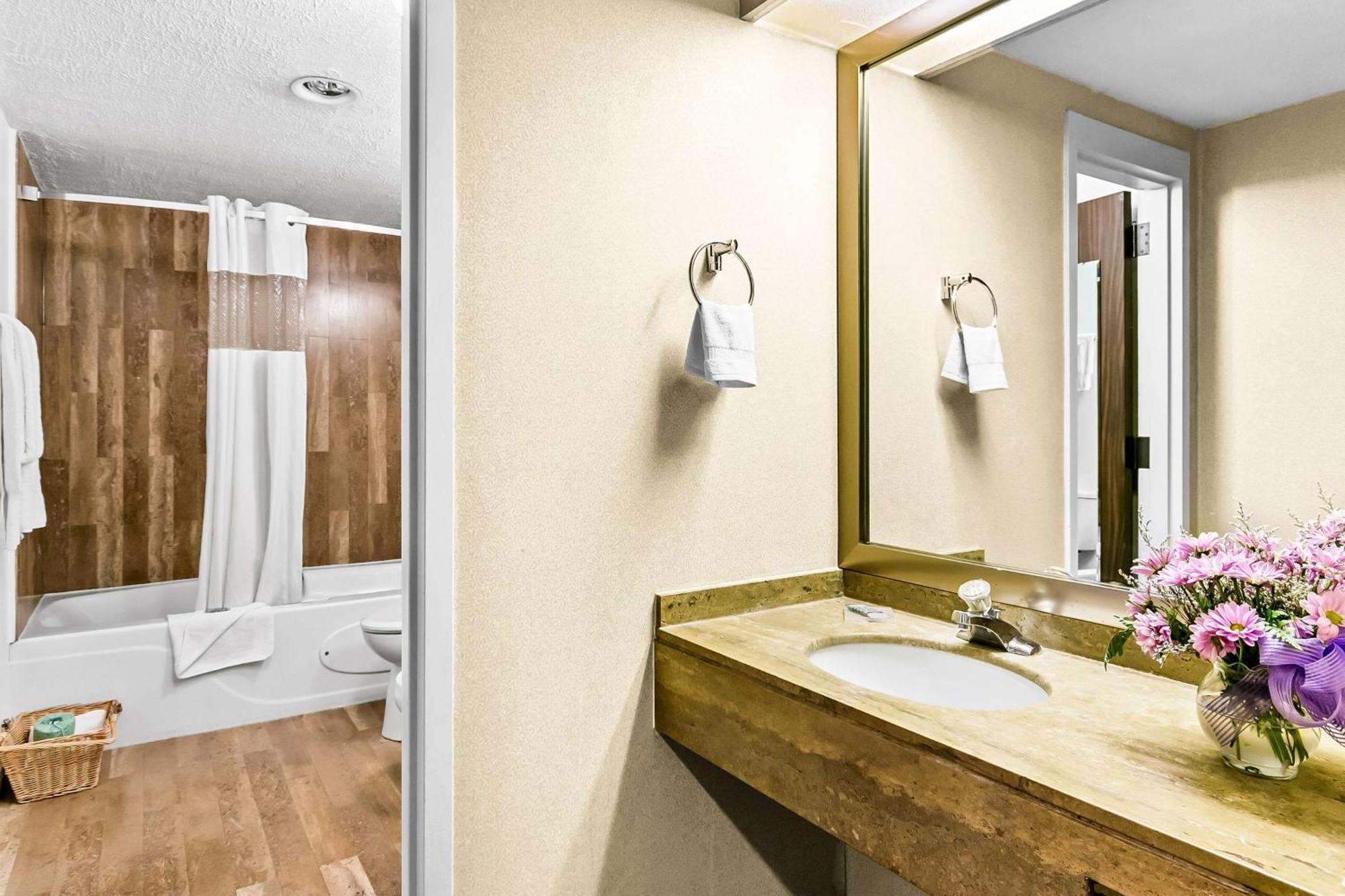 Best Western Downtown Sudbury Esterno foto